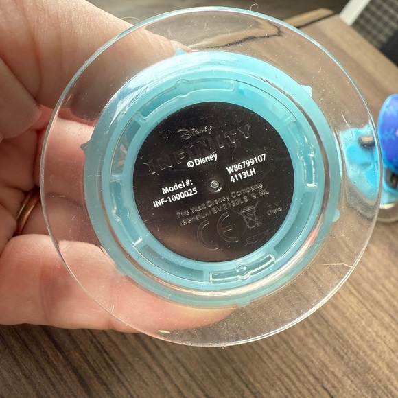 Only the two frozen characters are available - Picture 3 of 6